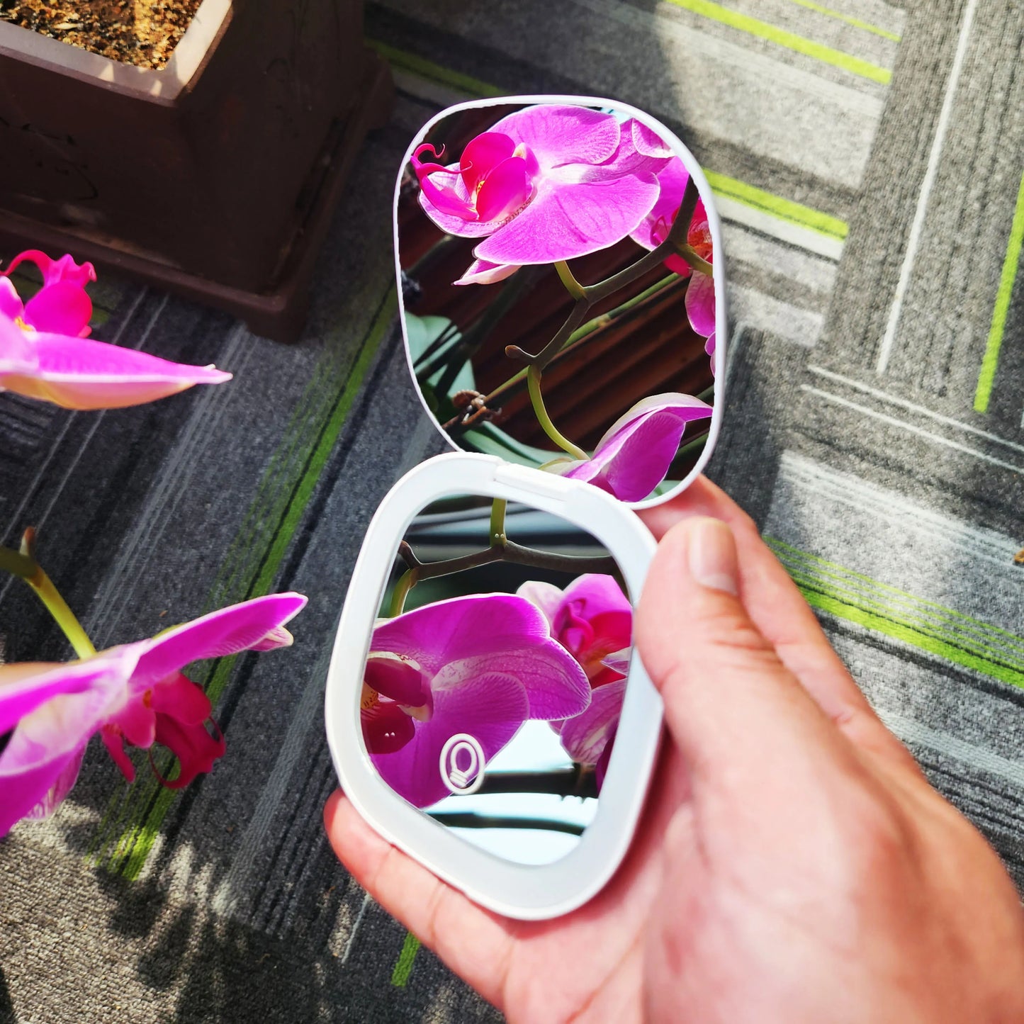 Foldable Compact Led Makeup Mirror 5x/10x Magnification