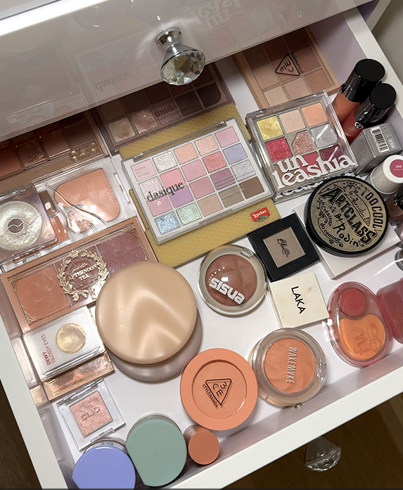 Glam and Glow Vanity Set: The Ultimate Smart Beauty Station