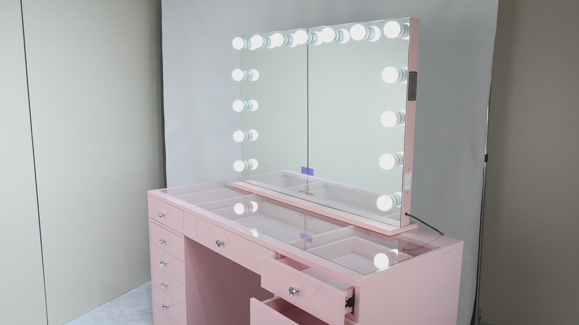 Glam & Glow – Smart Vanity Set Pink Edition — 13 Drawers